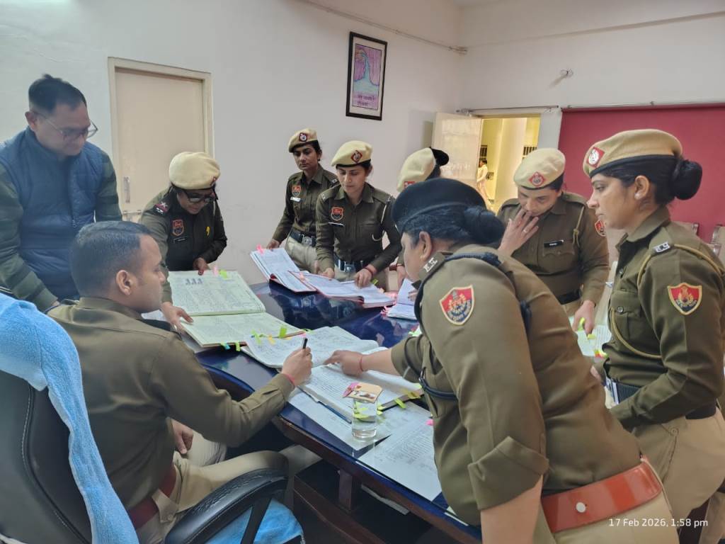 Superintendent of Police Shri Siddhant Jain Conducts Surprise Inspection of Women Police Station Fatehabad Reviews Arrangements